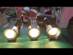 400W LED Fresnel Spotlight RGBAL 5 in 1 Otomatik zoom Tam olarak 2.700'den 12.000K'ya kadar ayarlanabilir