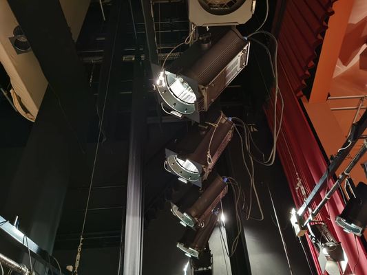 300W LED CRI95 Sahne Işığı RGBALC 6 In 1 Otomatik Zoom Fresnel Spot Light With Color Management System